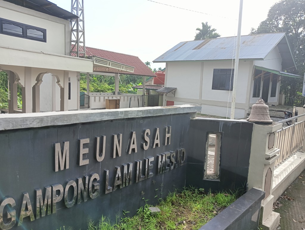 Kompleks Perkantoran dan Menasah Gampong Lam Ilie Mesjid